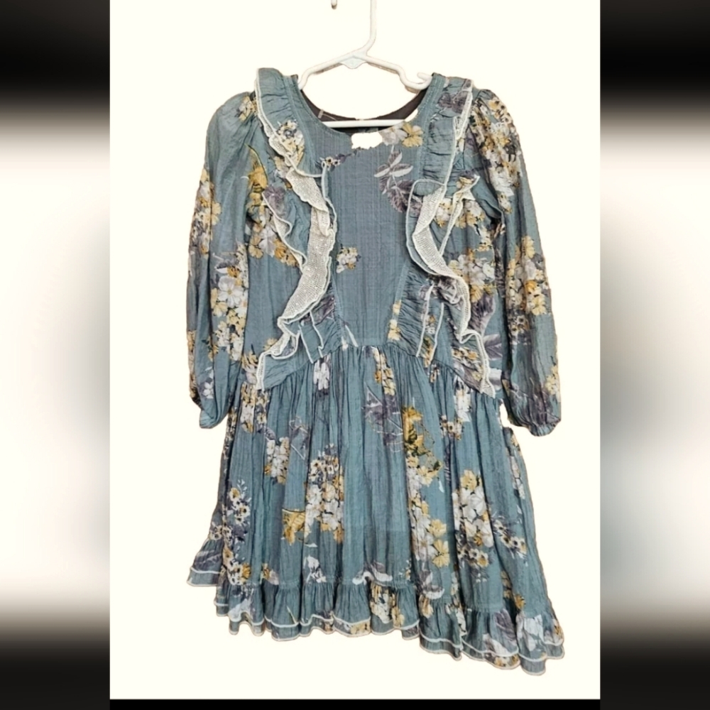 Isabella and Chloe Girl size 5  Blue  Floral Print Ruffle Bodice